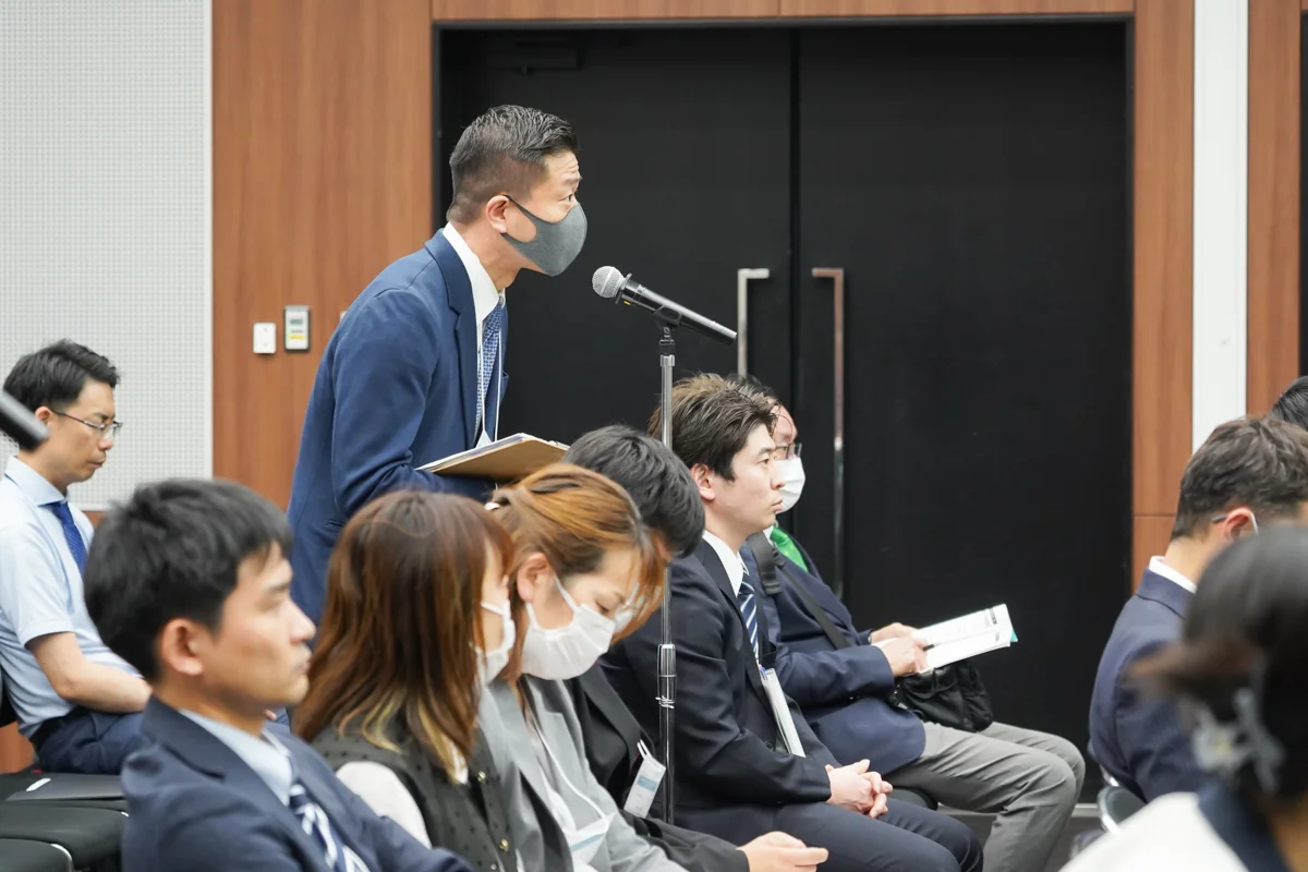 セミナーの登壇者を撮影した写真